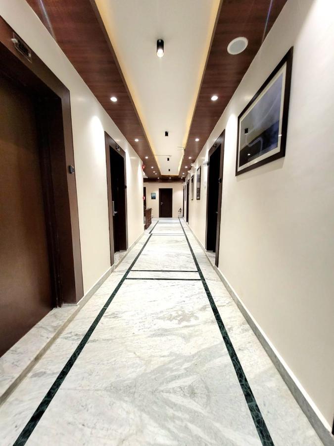 Hotel Royal Plaza Сринагар Экстерьер фото